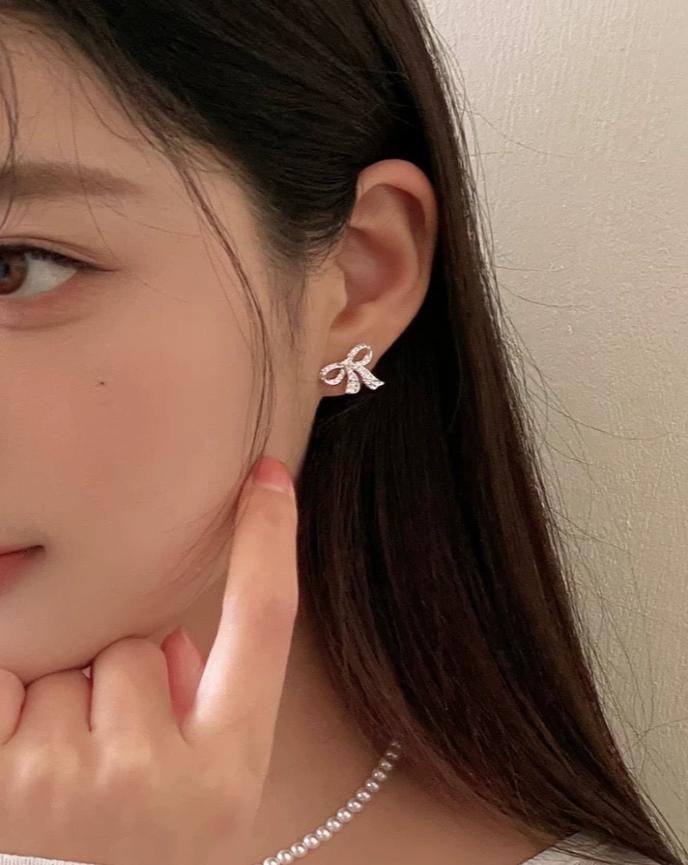 Bow Knot Earrings on Model