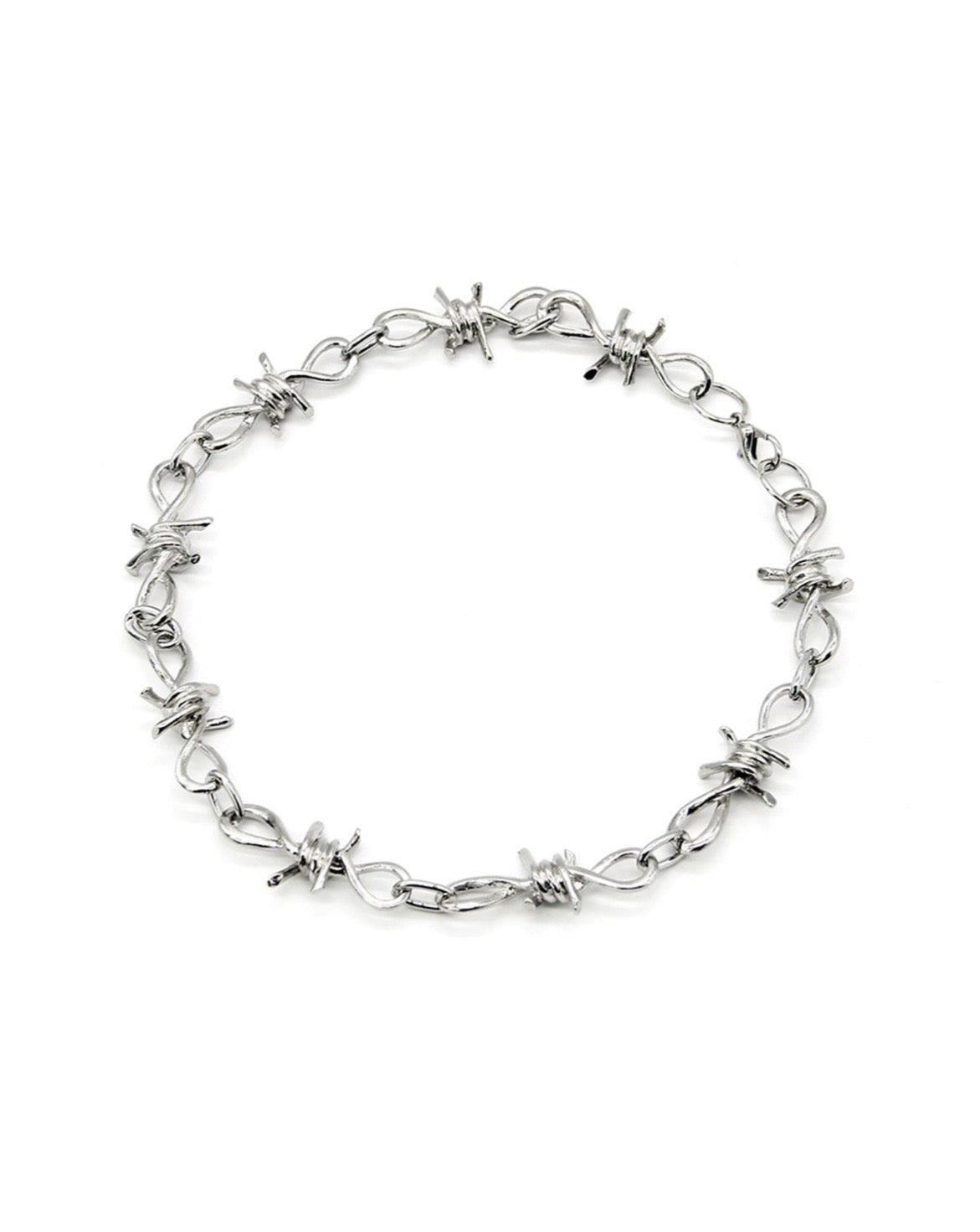 Edgy Elegance Thorn Style Unisex Necklace Close