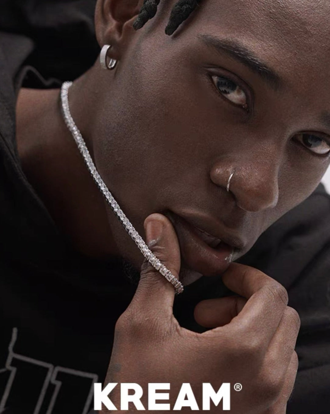 KREAM Sky Full Of Stars Diamond Hoop Earrings Model Pic