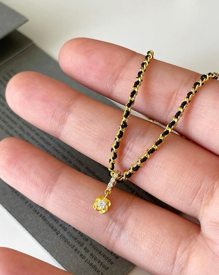 Luxury Gold Choker Necklace – Fashionable and Elegant