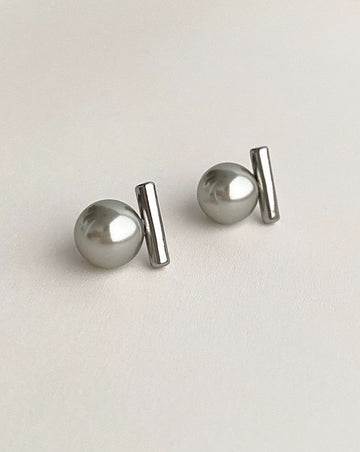 Minimalist Gray Pearl 925 Silver Bar Earrings Silver Close Up