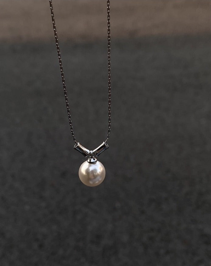 Minimalist Thin Snake Bone Unisex Pearl Necklace
