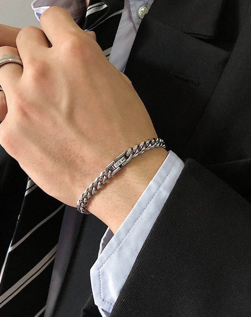 Cuban Minimalist Bracelet Close Up Model
