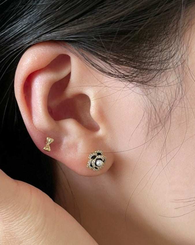 Elegance Camellia Pearl 925 Silver Stud Earrings Product Model