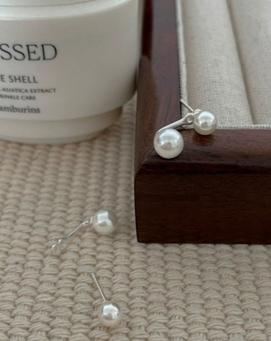 Elegance Trendsetter Two-piece Pearls Earrings Close Up First