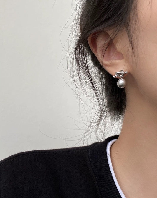 Elegant Gray Pearl Designed Sensation Earrings