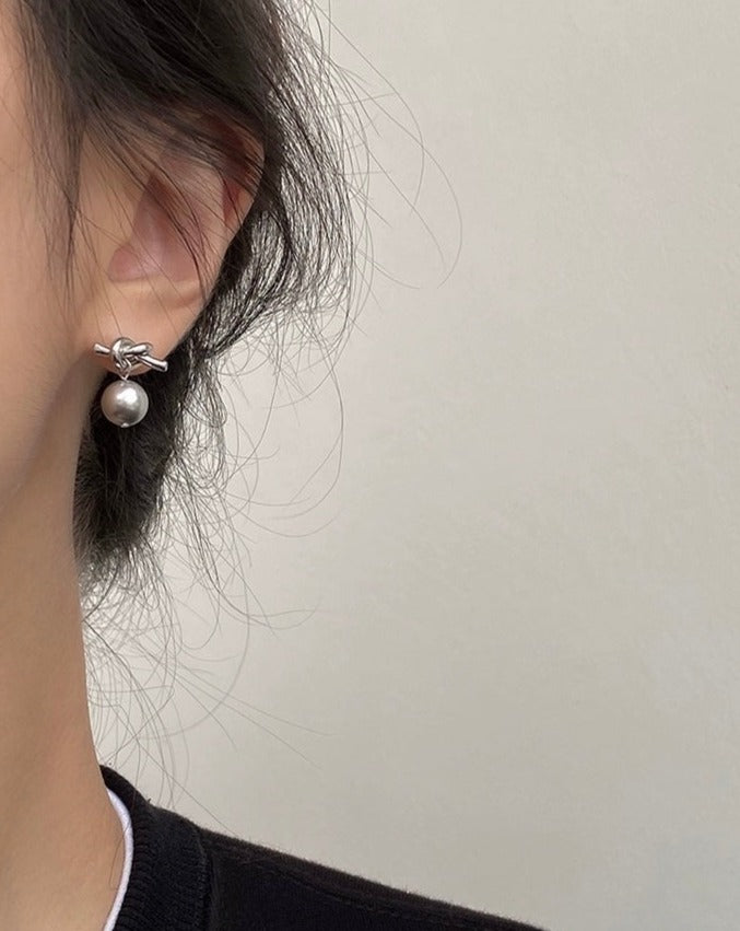 Elegant Gray Pearl Designed Sensation Earrings