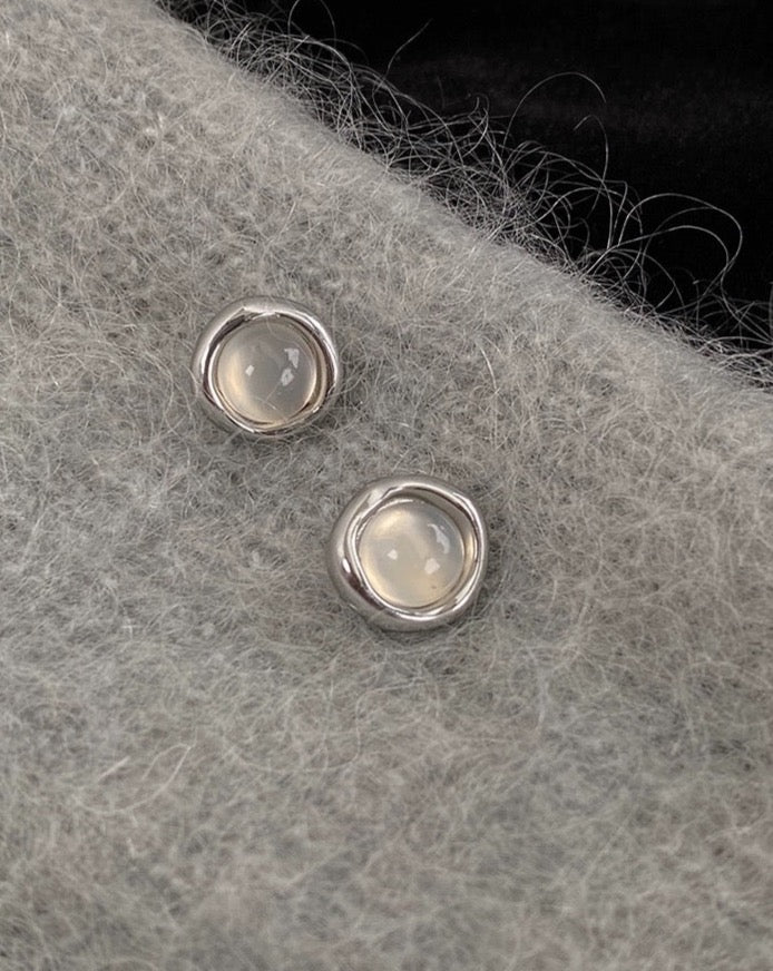 Elegant White Agate Round Earrings