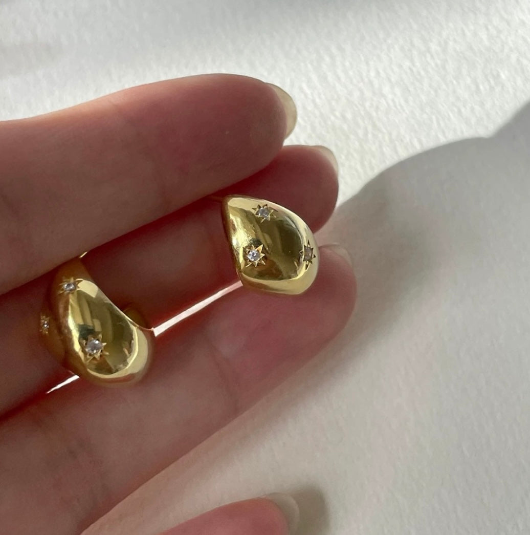 Fashion Teardrop Octagram Gold Earrings Model Close Up