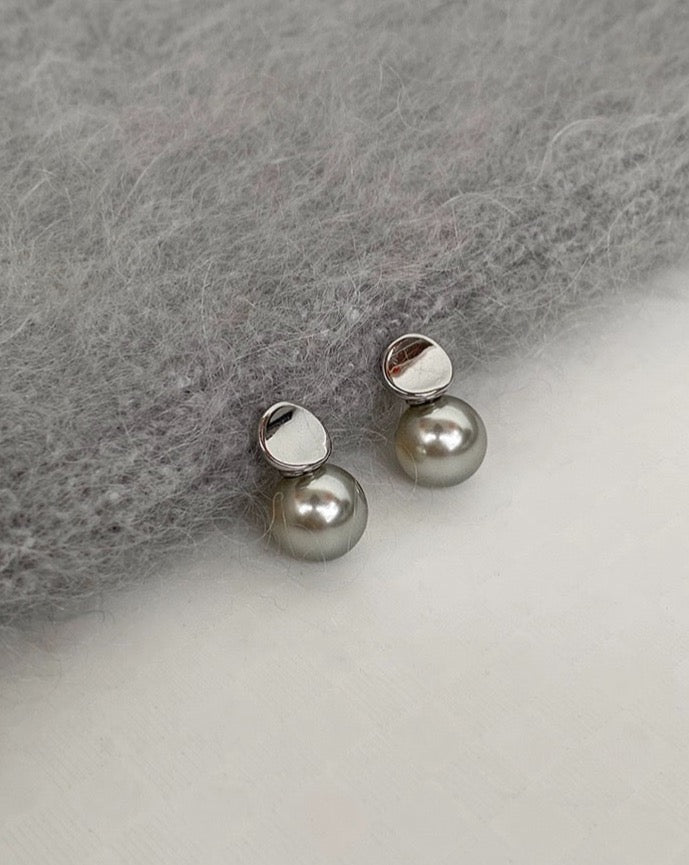 Gray Elegant Pearl Versatile Unisex 925 Silver Earring
