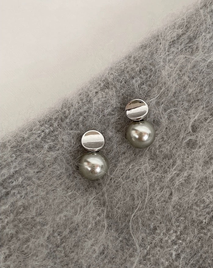 Gray Elegant Pearl Versatile Unisex 925 Silver Earring