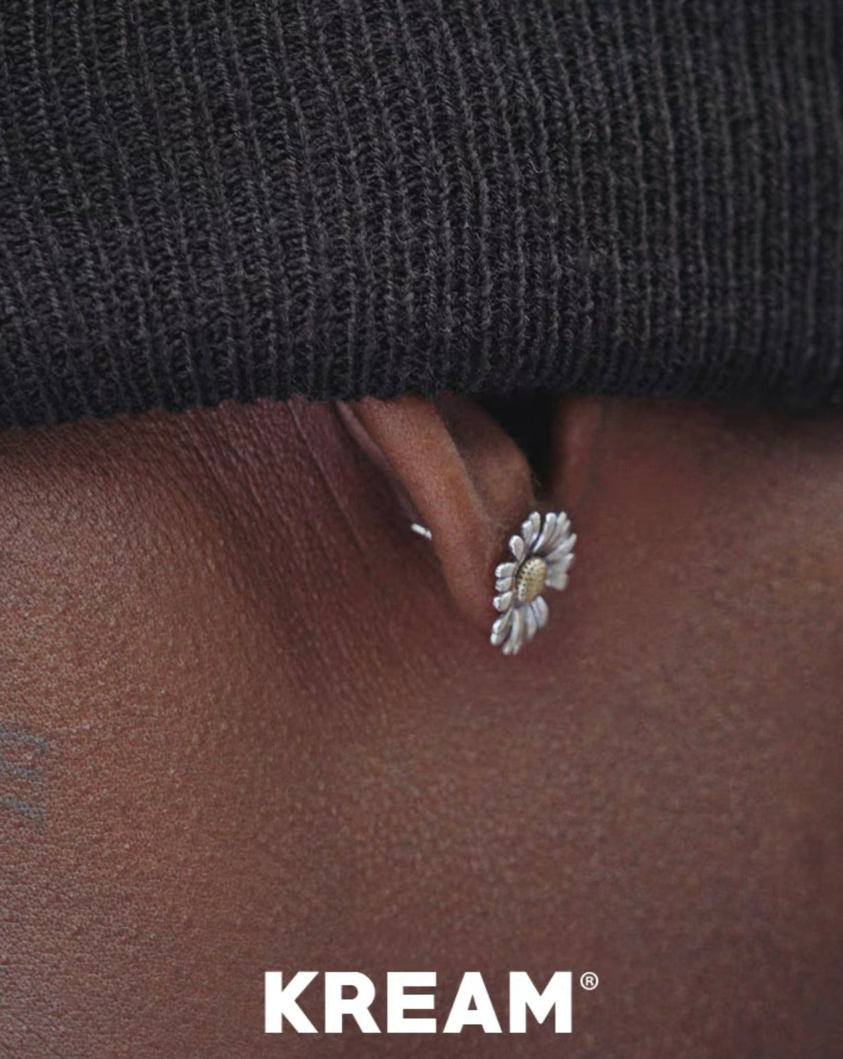 KREAM Daisy Stylish 925 Sterling Silver Earrings Side Model