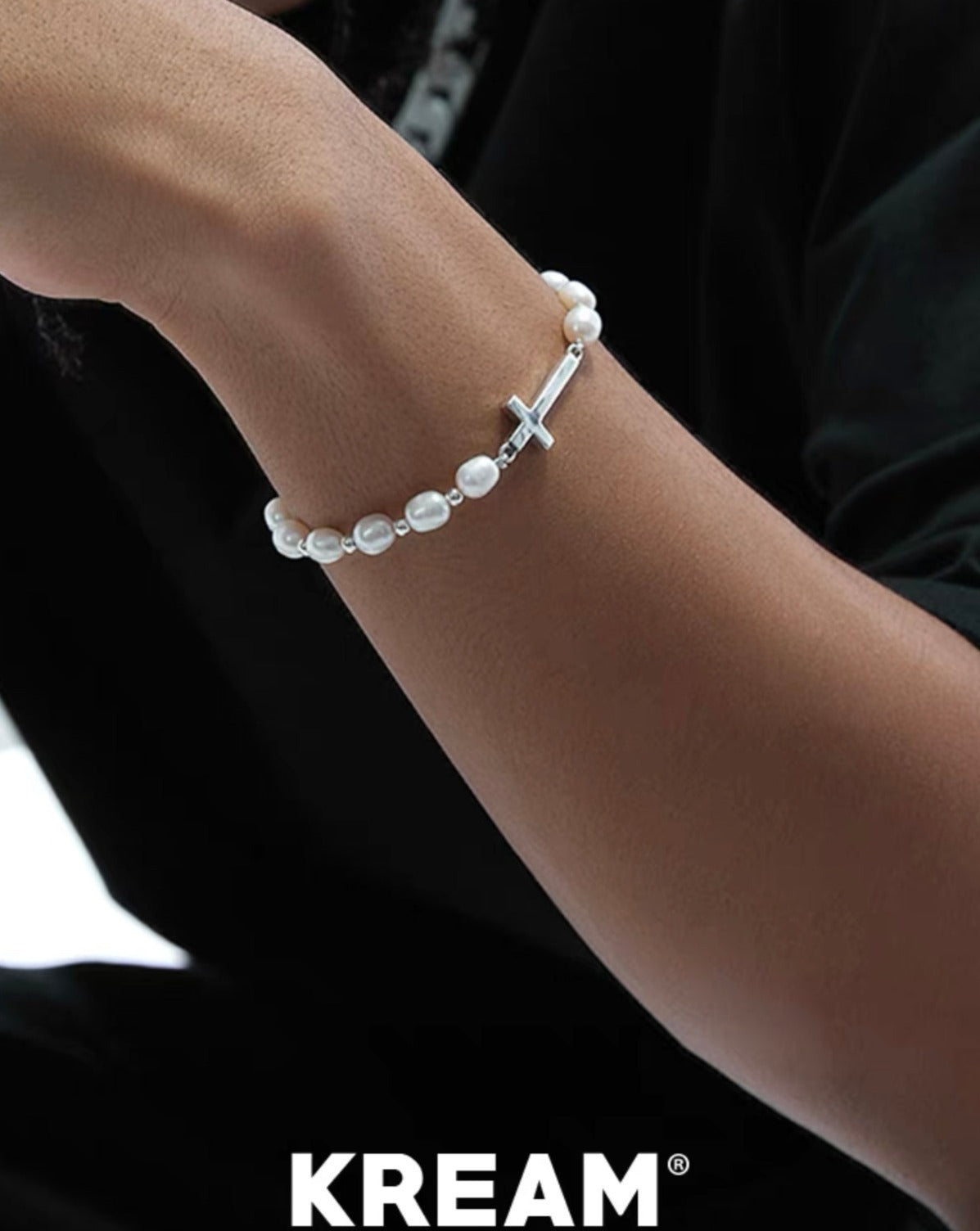 KREAM Natural Pearl 925 Sterling Silver Cross Bracelet Close Model