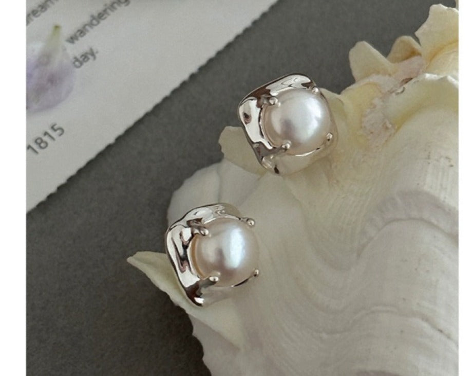 Luxury Elegant Silver Pearl Earring Display Close Up