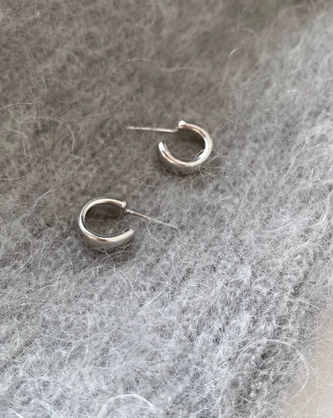 Minimalist Smooth C Small Silver-Plated 925 Silver Needle Hoop Earrings