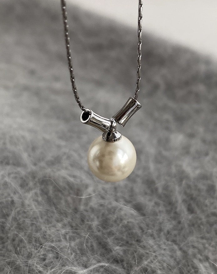 Minimalist Thin Snake Bone Unisex Pearl Necklace